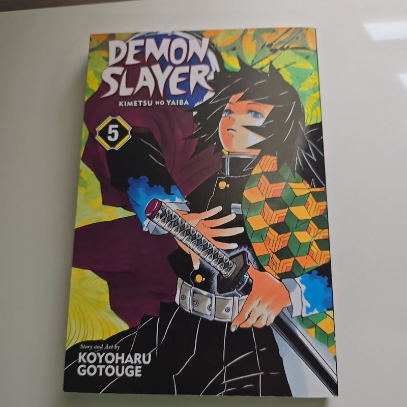 Demon Slayer: Kimetsu No Yaiba, Vol. 1-6 bundle 