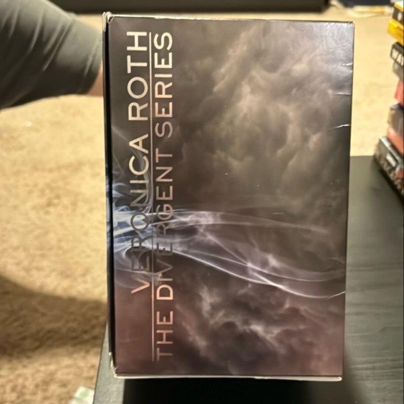 Divergent Series Four-Book Paperback Box Set