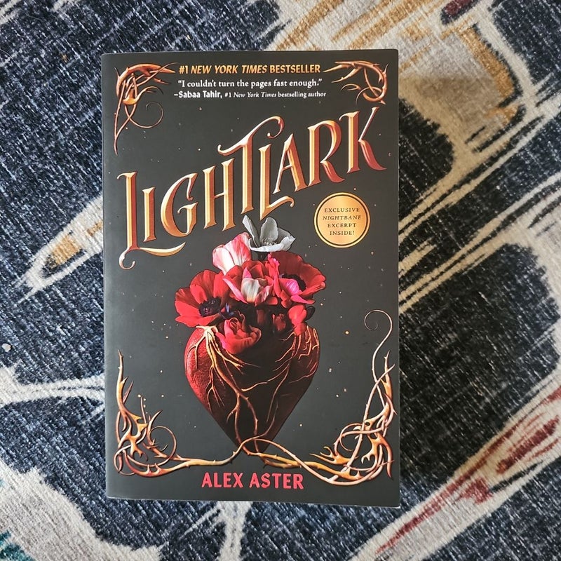 Lightlark (the Lightlark Saga Book 1)