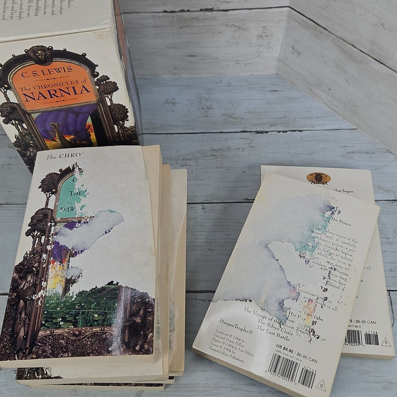 The Chronicles of Narnia Rack Paperback 7-Book Box Set