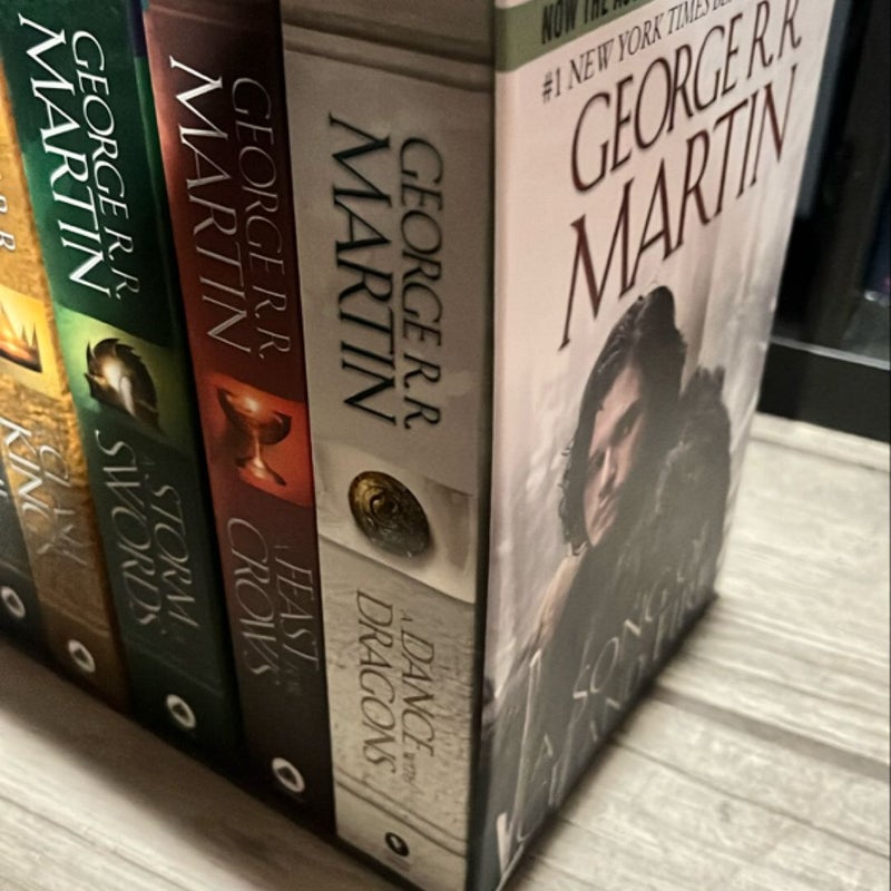 George R. R. Martin's a Game of Thrones 5-Book Boxed Set (Song of Ice and Fire Series)