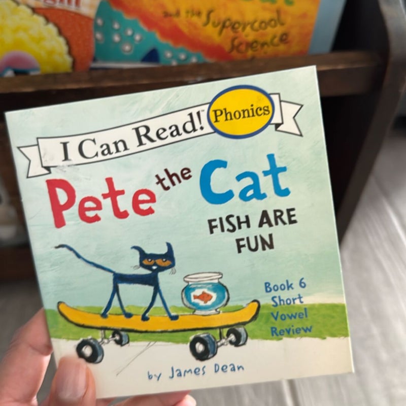 Pete the Cat 12-Book Phonics Fun!