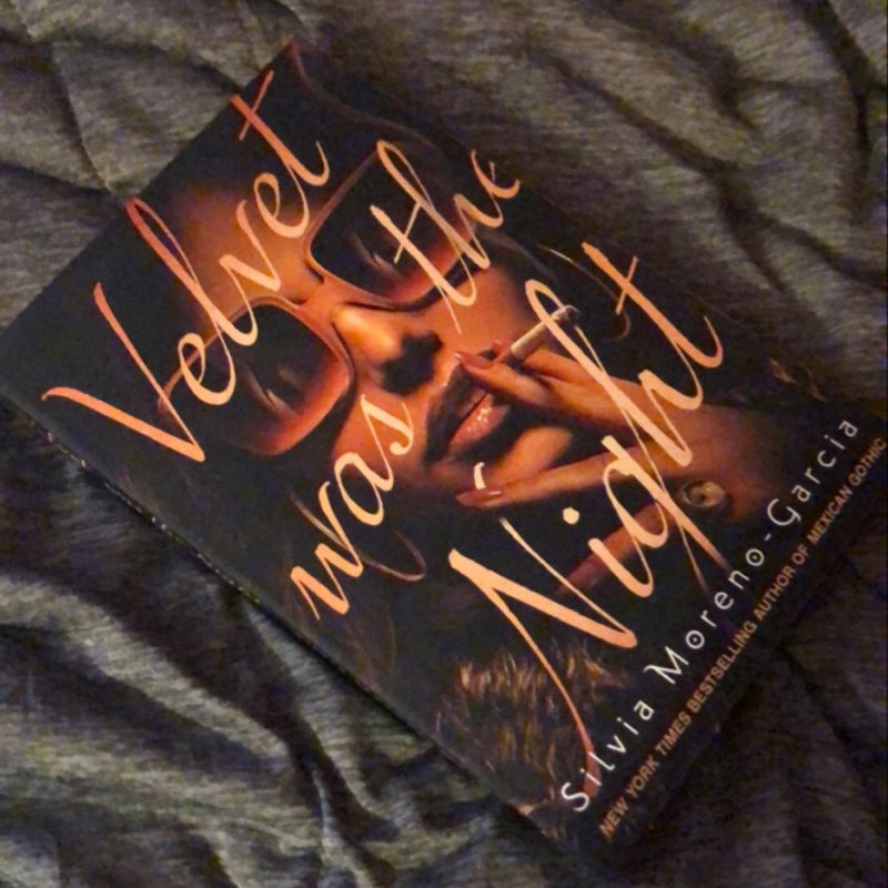 Velvet Was the Night (Waterstones sprayed edges)