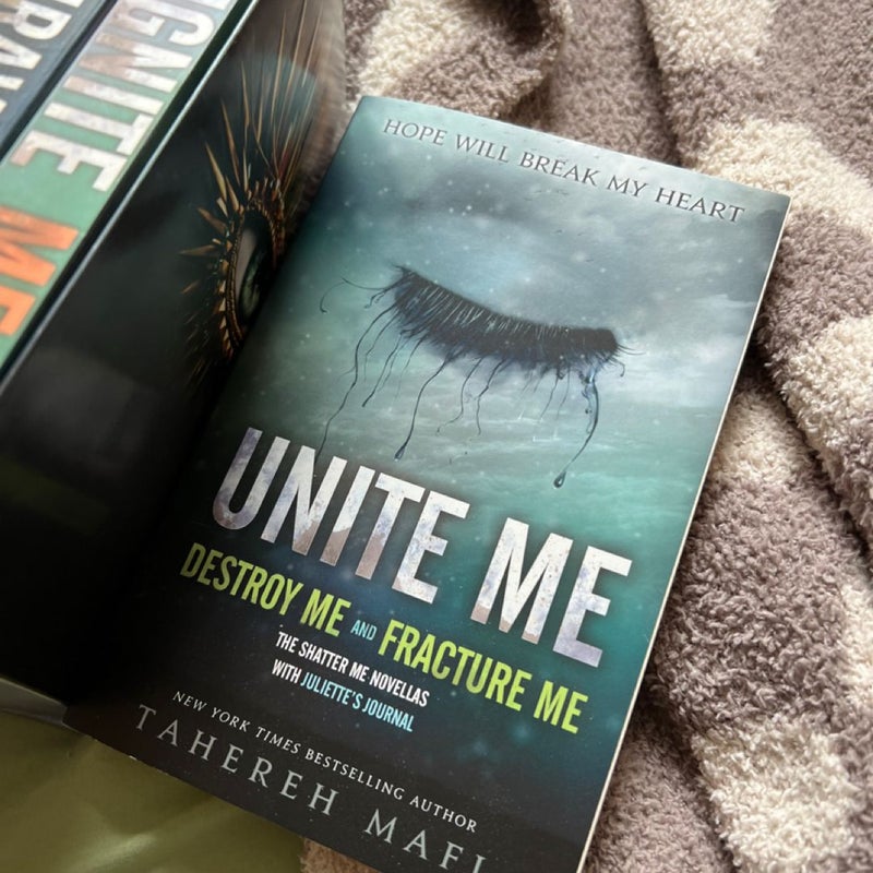 Shatter Me Series 6-Book Box Set PLUS Unite Me Novella