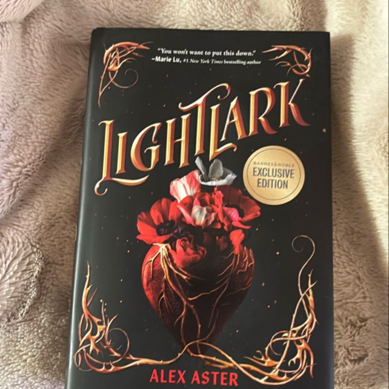 Lightlark (the Lightlark Saga Book 1)