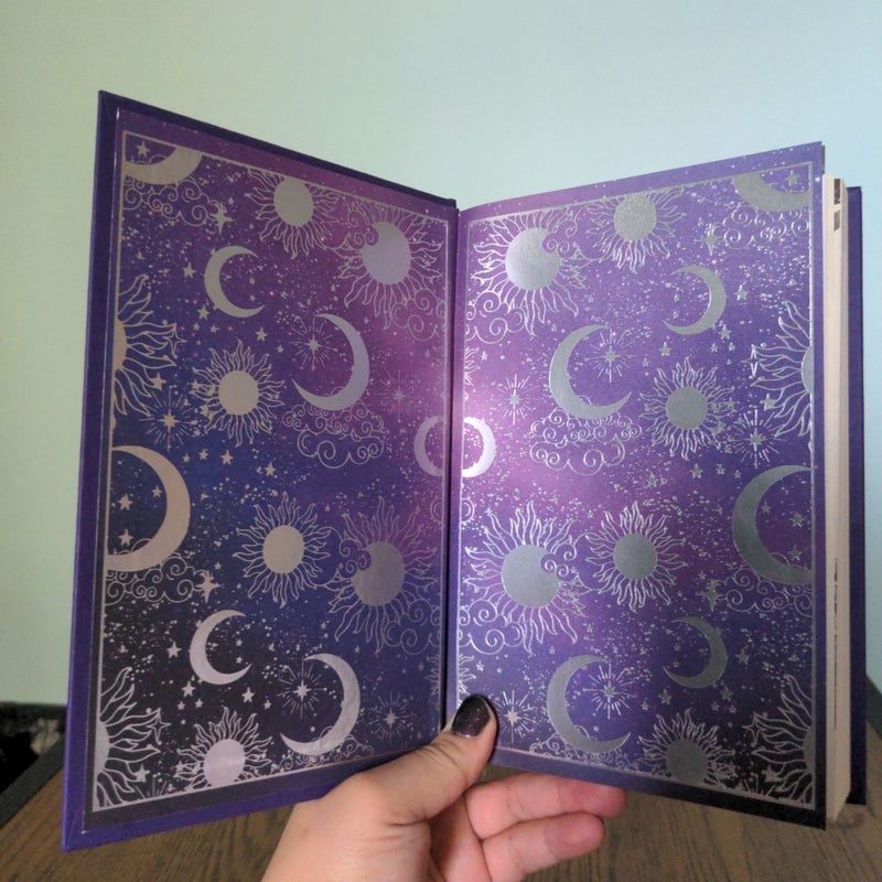 Violet Made of Thorns (Owlcrate signed special edition) 