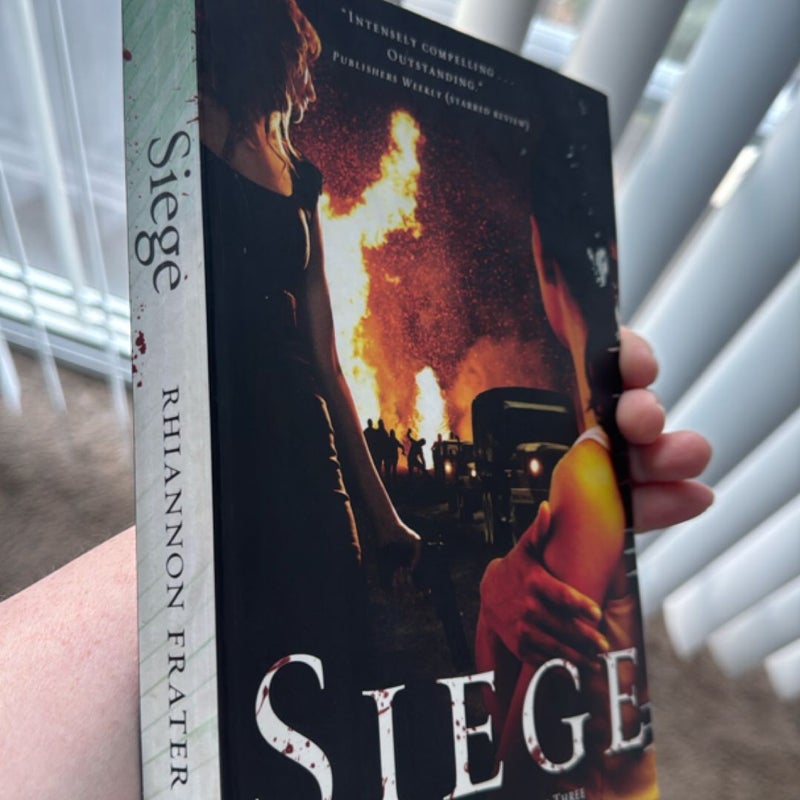 Siege (As the World Dies, Book Three)