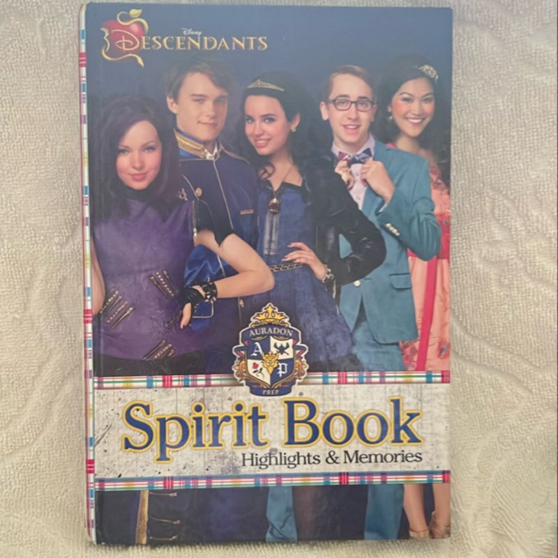 Disney Descendants: Auradon Prep Spirit Book