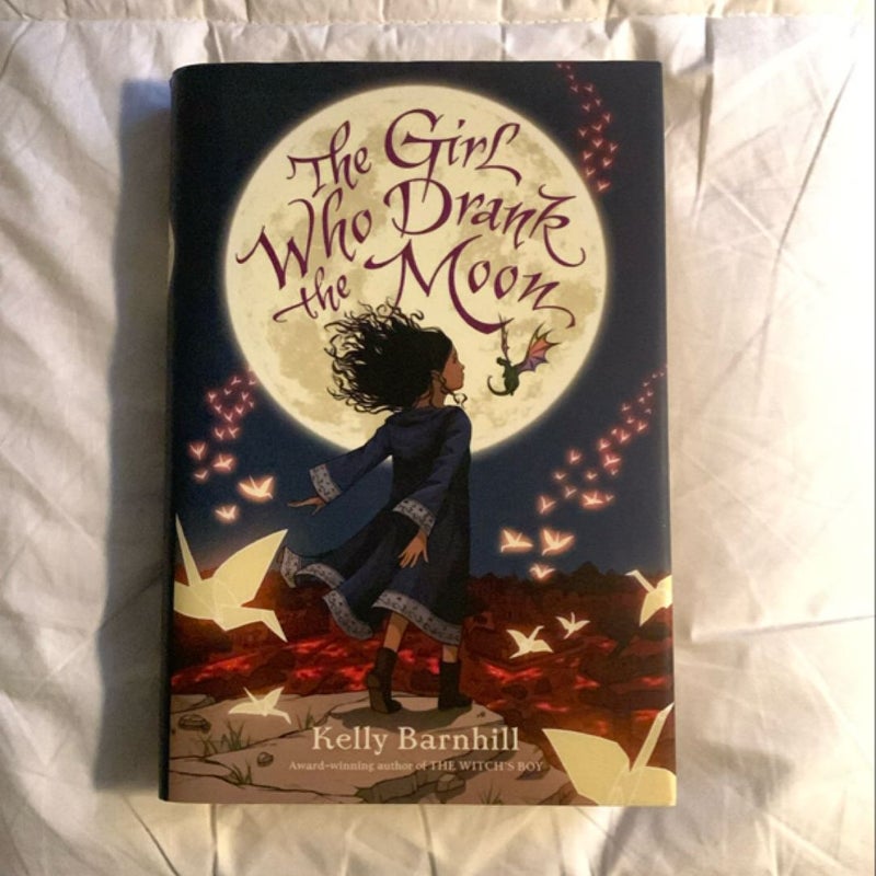 The Girl Who Drank the Moon (Winner of the 2017 Newbery Medal)