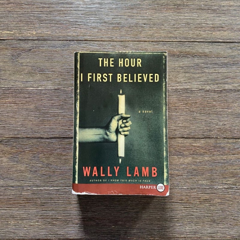 The Hour I First Believed (Large Print)