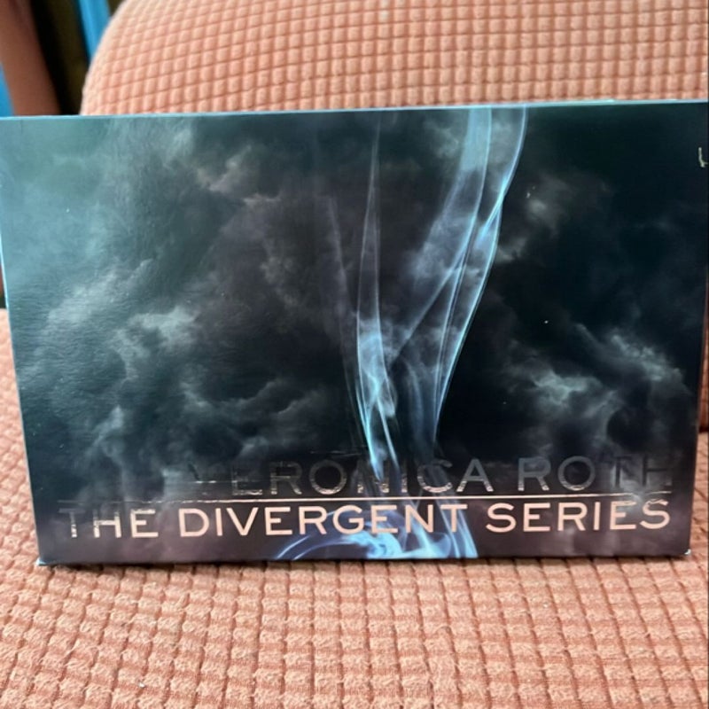 Divergent Series Four-Book Paperback Box Set