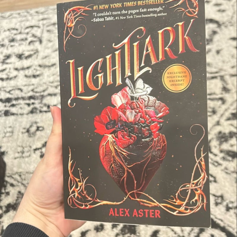 Lightlark (the Lightlark Saga Book 1)