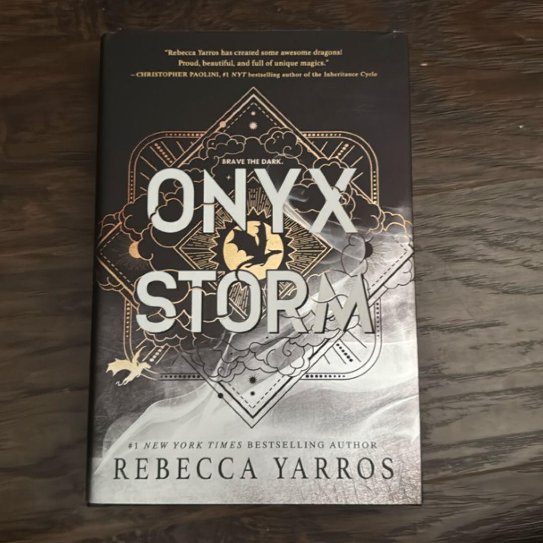 Onyx Storm (Standard Edition)