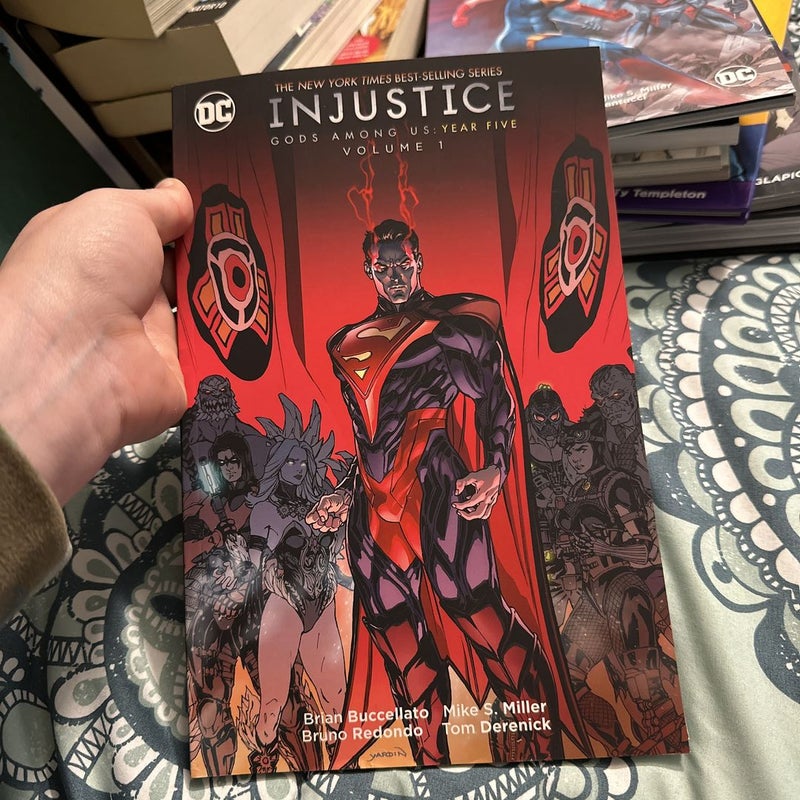 Injustice: Gods among Us: Year Five Vol. 1