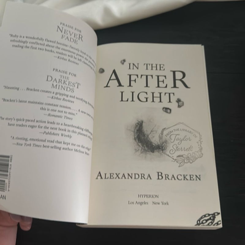 In the Afterlight (a Darkest Minds Novel)