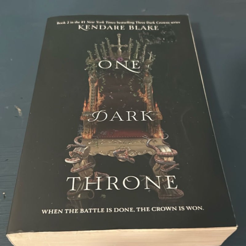4 book bundle Three Dark Crowns