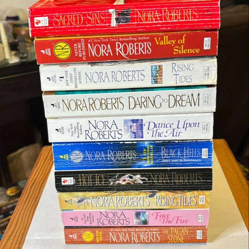 Nora Roberts 10 book bundle