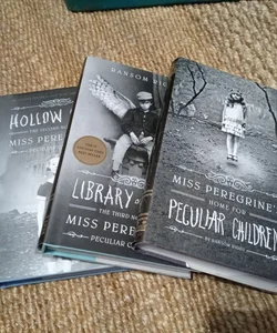 Miss Peregrine's Home for Peculiar Children/Hollow City/Library of Souls 