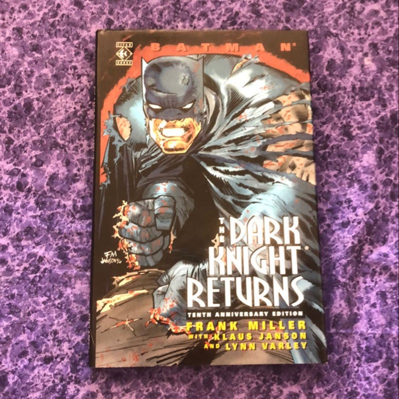 洋書 SALE!! Batman: Dark Knight Saga Amazon.com: Batman: The Dark Knight Saga: 9781401256913