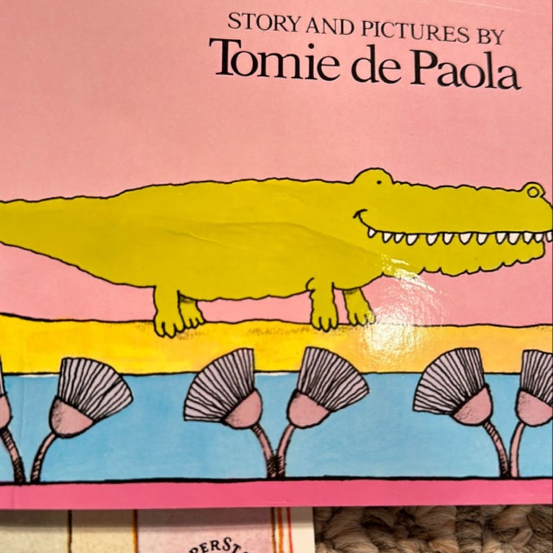 Lot/Bundle of 7 Tomie dePaola books