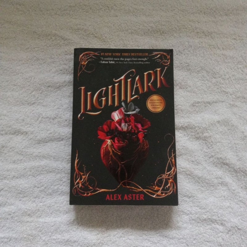 Lightlark (the Lightlark Saga Book 1)