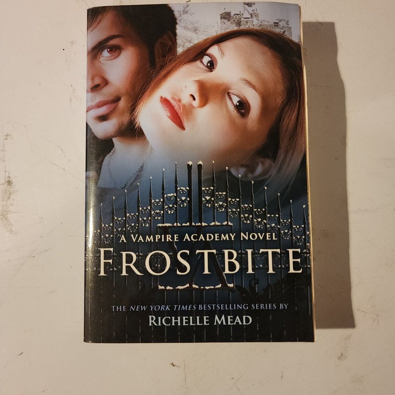 Hardcover deals Frostbite by Richelle Mead : Vampire Academy