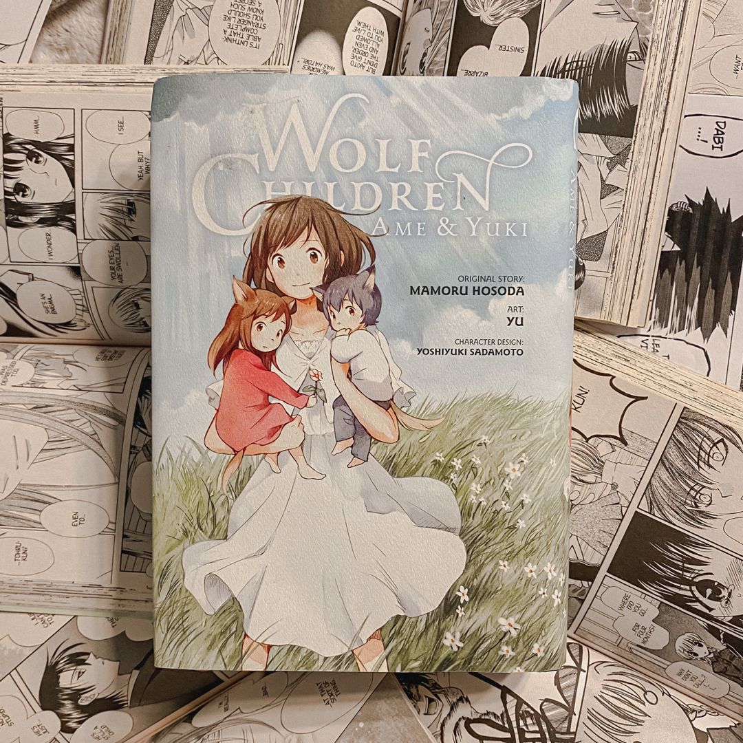 Wolf Children: Ame & Yuki: Mamoru Hosoda, Yu: 9780316401654: :  Books