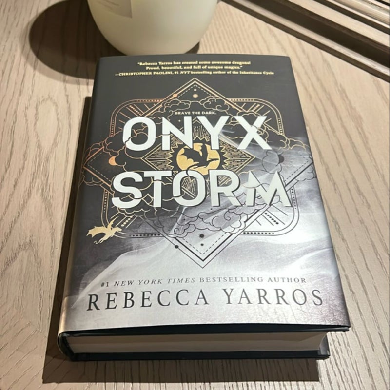 Onyx Storm (Standard Edition)