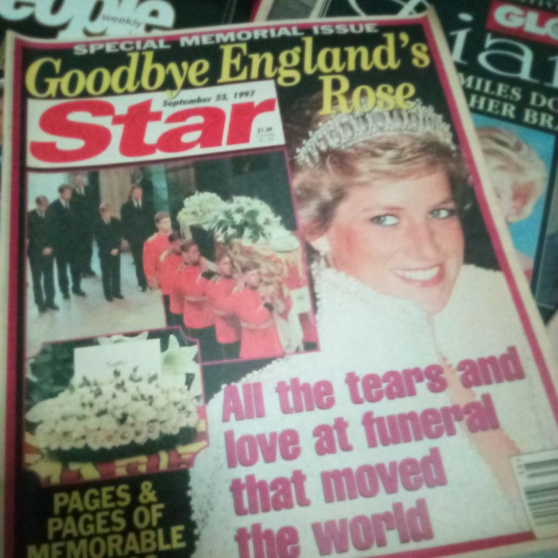 Star,Globe and Enquirer ( 5 magazines total)Bundle