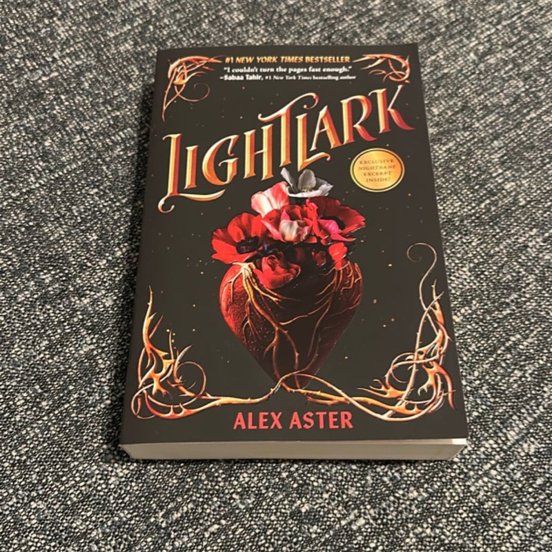 Lightlark (the Lightlark Saga Book 1)