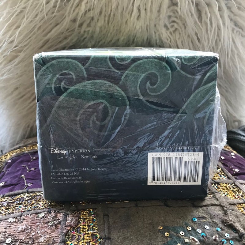 Percy Jackson and the Olympians 5-Book Paperback Boxed Set (new Covers W/poster)
