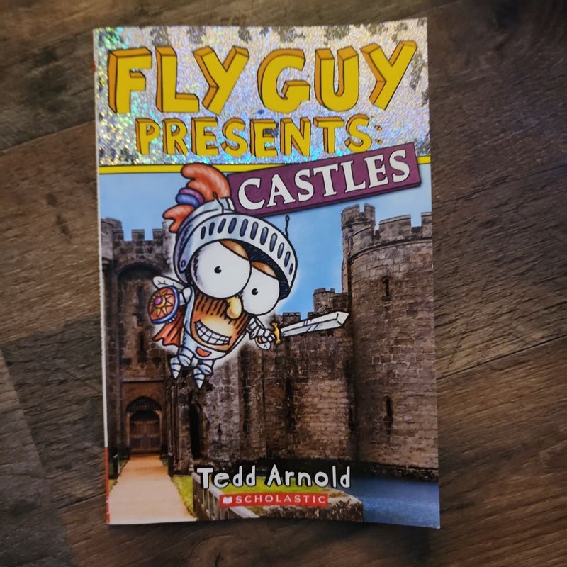 Fly Guy Presents: Castles (Scholastic Reader, Level 2)