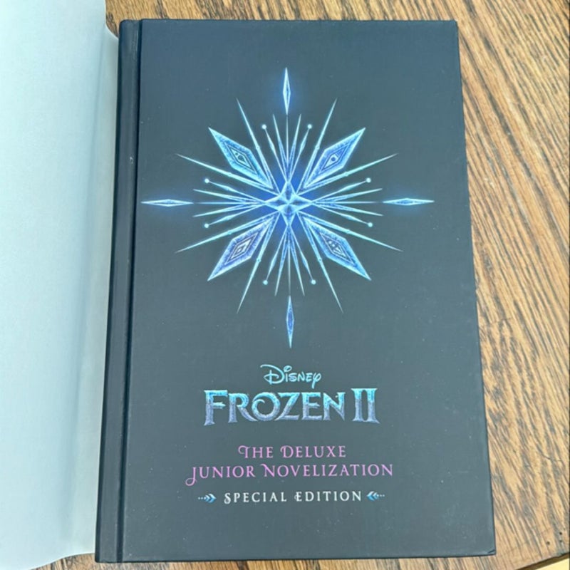 Frozen 2: the Deluxe Junior Novelization (Disney Frozen 2)