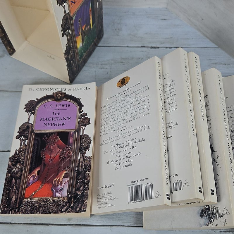The Chronicles of Narnia Rack Paperback 7-Book Box Set