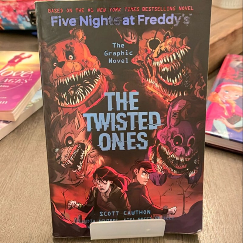 The Twisted Ones (Five Nights at Freddy's Graphic Novel #2)