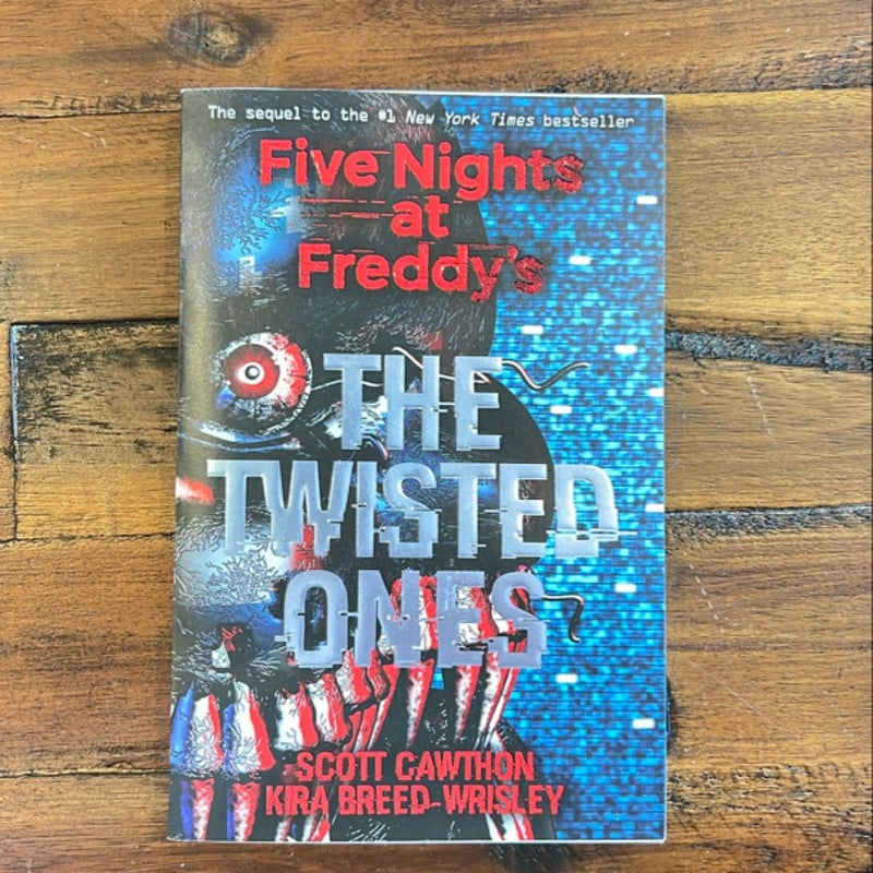 The Twisted Ones (Five Nights at Freddy's Graphic Novel #2)