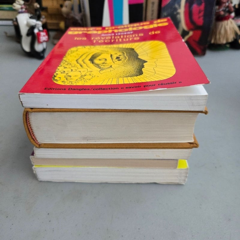 Lot of 5 Vintage French Books on Graphology