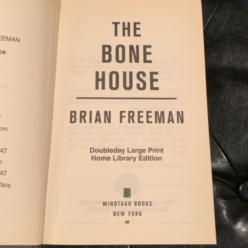 The Bone House (Large Print Edition)