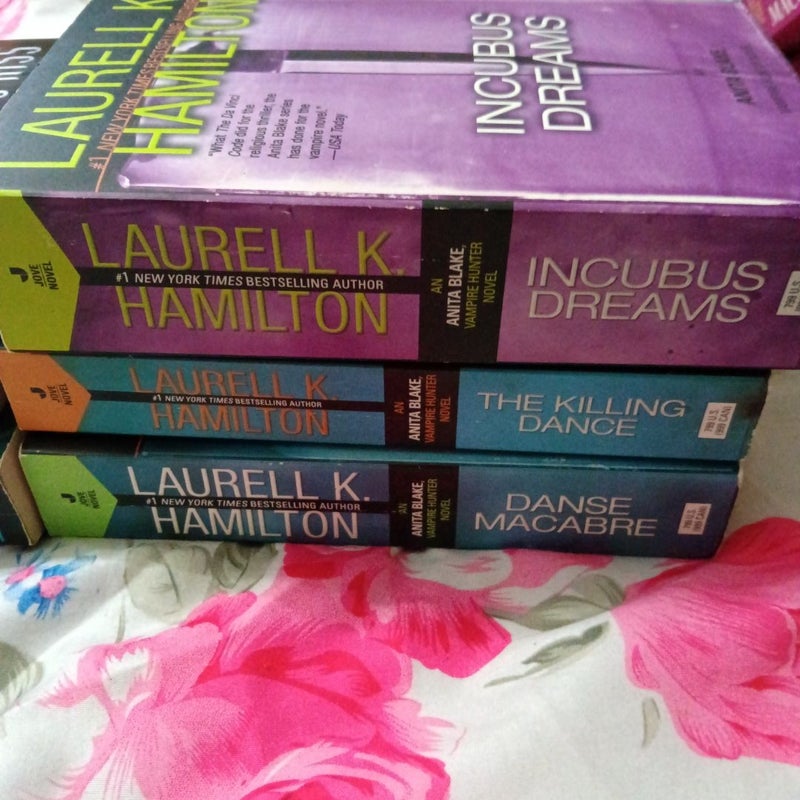 Lot of 6 Laurell K Hamilton books