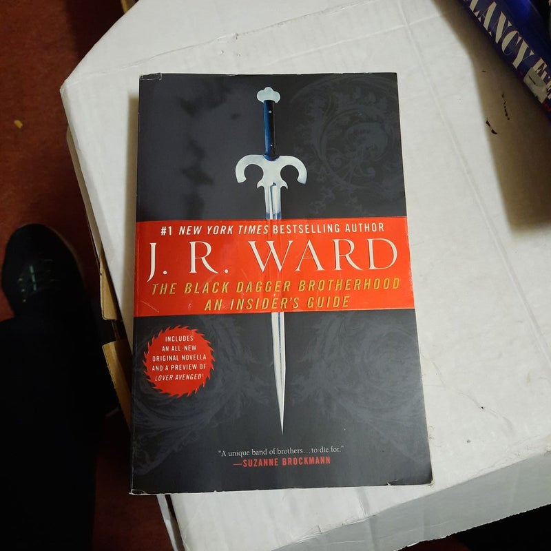 The Black Dagger Brotherhood: An Insider's Guide: Ward, J.R.:  9780451225009: : Books