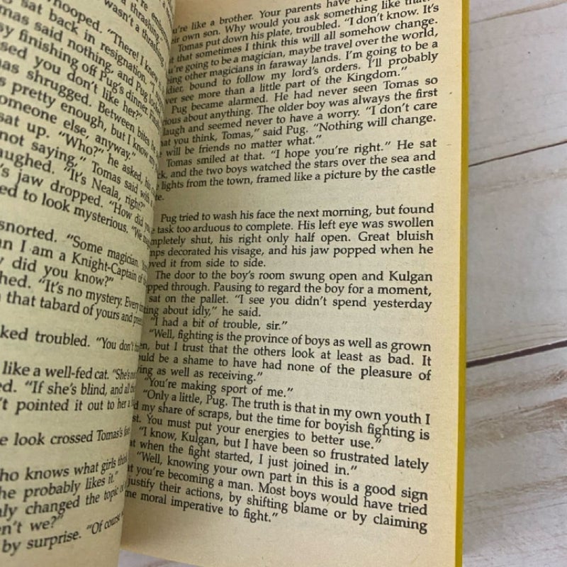 Magician: Apprentice by Raymond E. Feist - 1986 Bantam Paperback Book