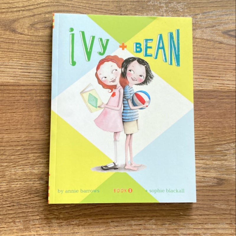 Ivy and Bean - Book 1 (Ivy and Bean Books, Books for Elementary School)