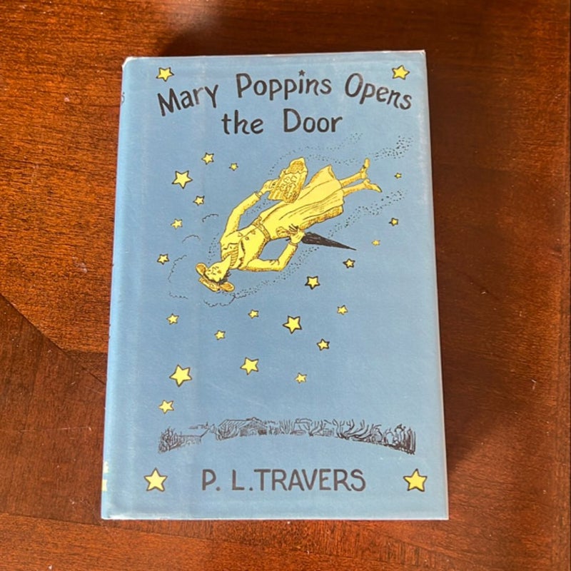 Mary Poppins opens the door