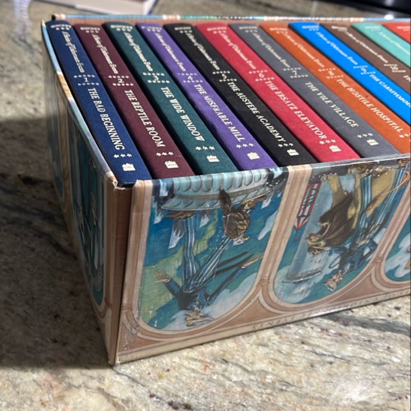 A Series of Unfortunate Events Box: the Complete Wreck (Books 1-13)