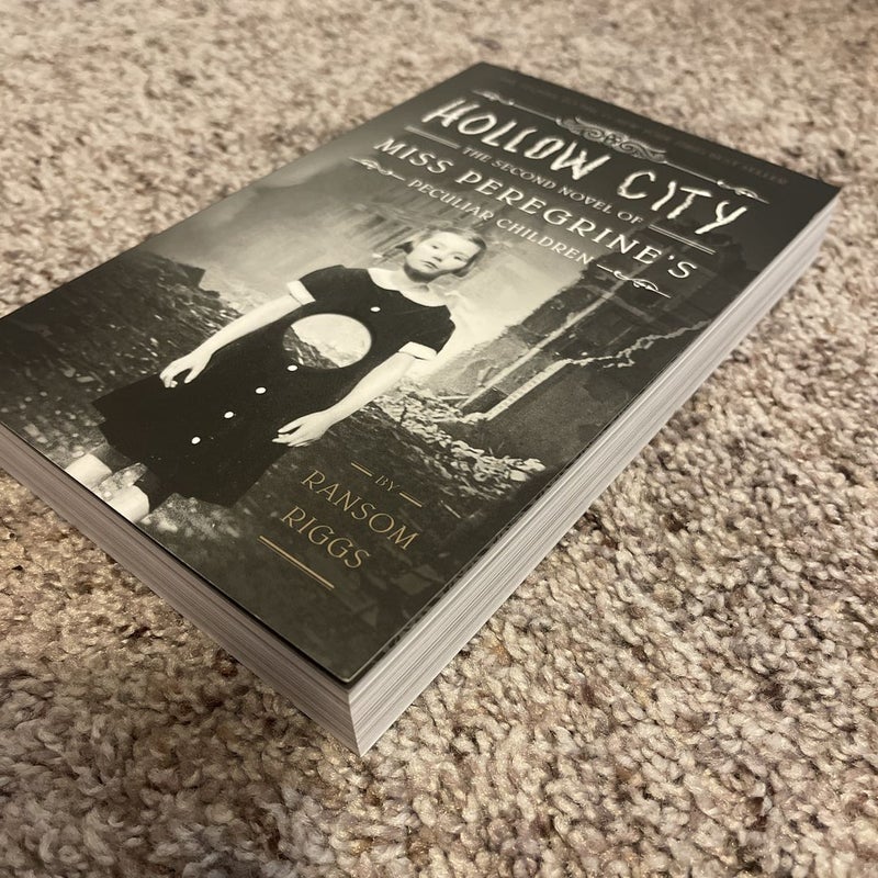 Hollow City - Book 2 of Miss Peregrine’s Peculiar Children