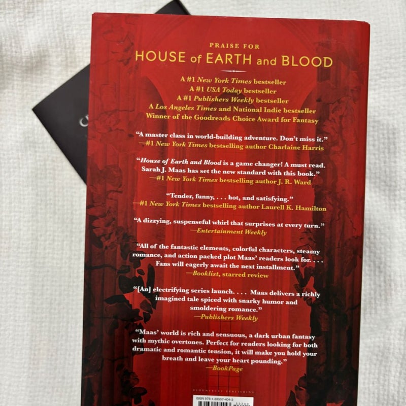 UNREAD Crescent city series (house of earth and blood, house of flame and shadow, house of sky and breath)