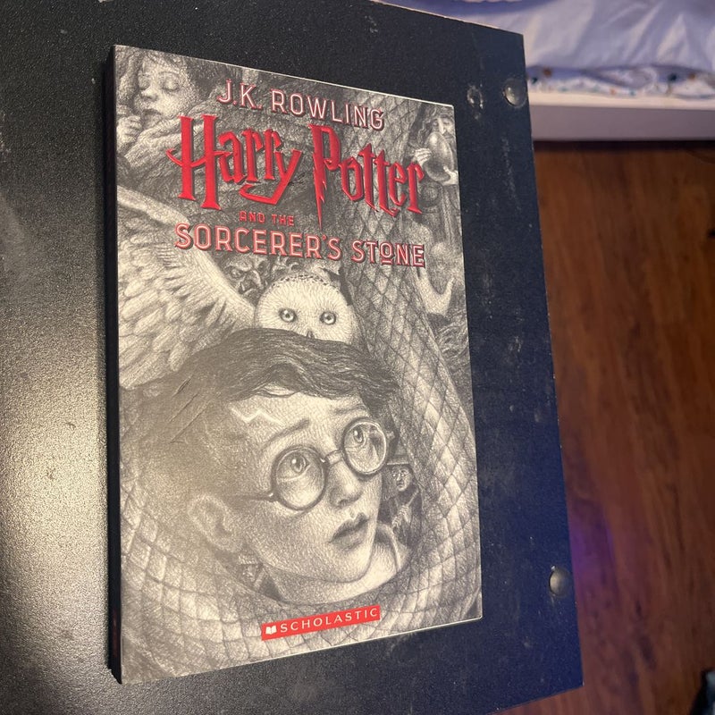 Scholastic Harry Potter and the Sorcerers Stone: The Illustrated