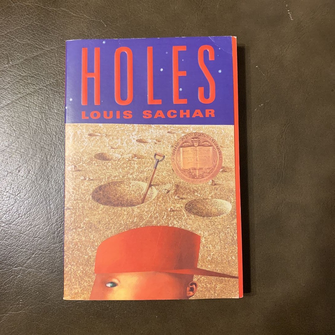 Holes - Macmillan Children's Book