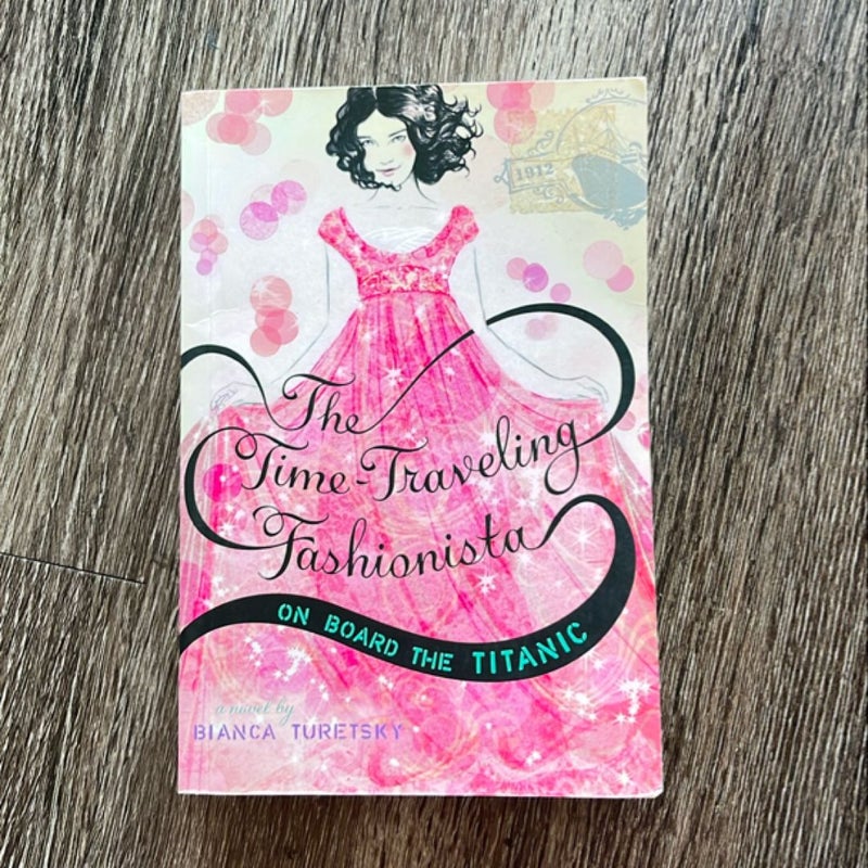 The Time Traveling Fashionista (Book 1)