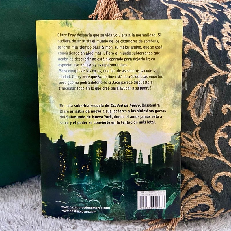 Cazadores De Sombras 2. Ciudad de Ceniza (City of Ashes #2 Spanish Edition) 